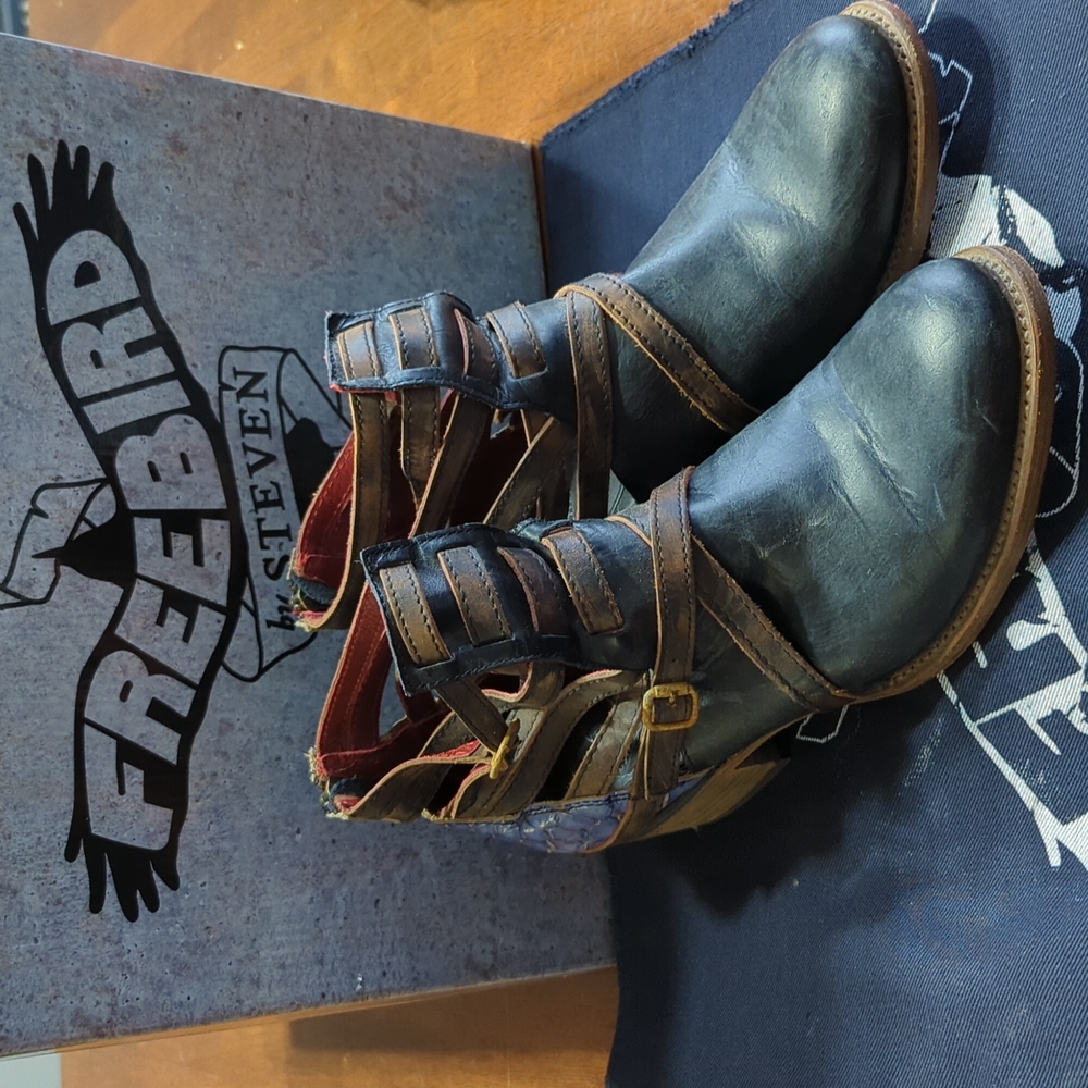Stair Freebird boots Navy mixed sz 8